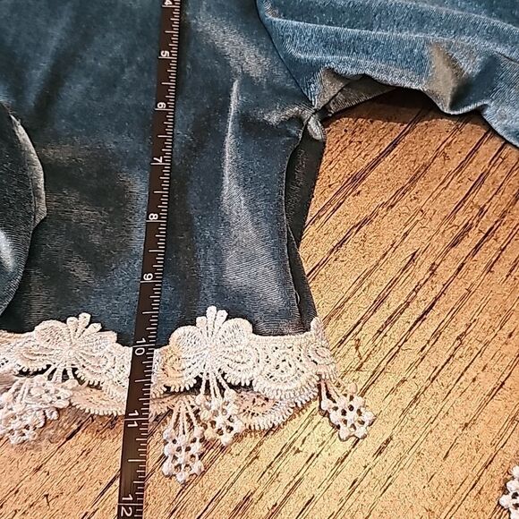 Velvet long sleeve flare top and high waisted bell bottom pants set size 4/5 - Picture 10 of 13